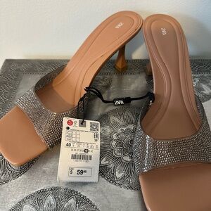 Zara Women's Chic Silver and Tan Heels